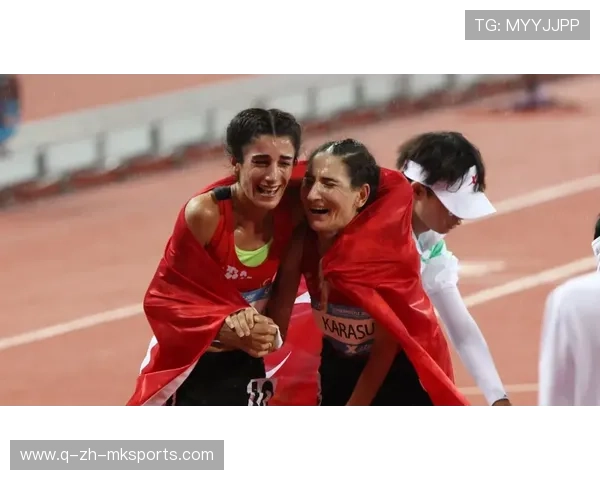 女篮姑娘用汗水换来荣耀：她们的坚持与梦想